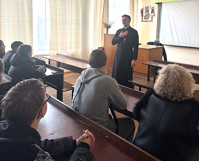 Виховна година про духовність на тему «Навіщо ходити до церкви?» спільно із священником Виховна година про духовність на тему «Навіщо ходити до церкви?» спільно із священником