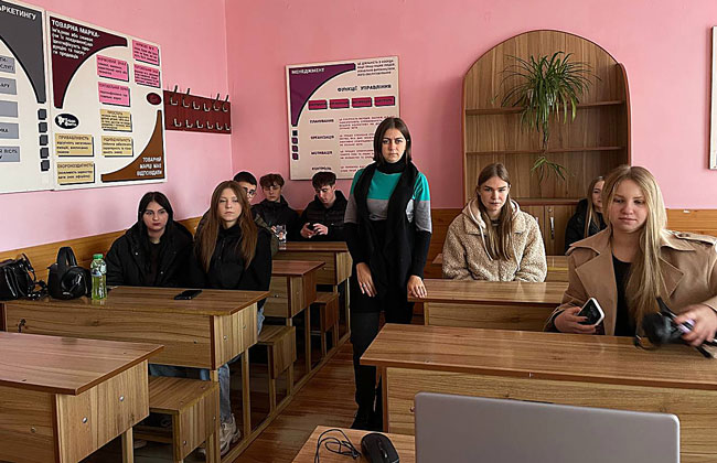 Майбутні маркетологи поглиблюють знання: активна робота гуртка «Диджитал-маркетинг» Майбутні маркетологи поглиблюють знання: активна робота гуртка «Диджитал-маркетинг»