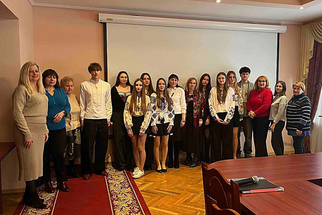 Ні! Я жива! Я буду вічно жити! Я в серці маю те, що не вмирає!