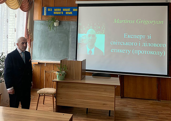 Етикет — мова професійного успіху: гостьова лекція провідного експерта