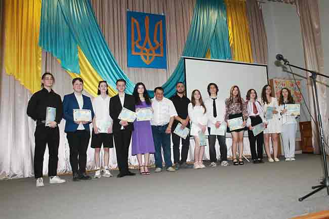 Урочисте вручення дипломів у коледжі Урочисте вручення дипломів у коледжі