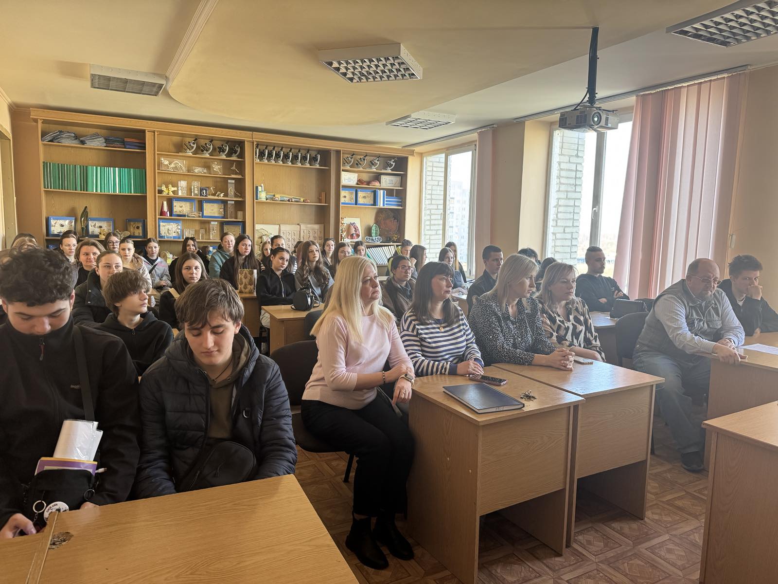 Бактерії: друзі чи вороги? Пізнавальна гостьова лекція для студентів