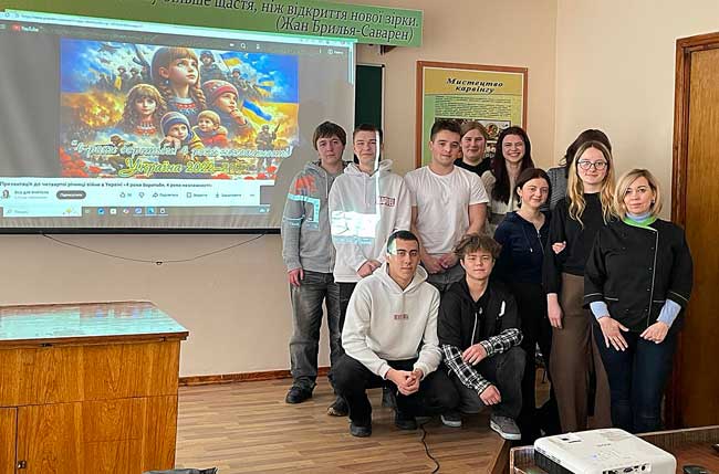 Чотири роки, що викарбувані в серці: у коледжі пройшли виховні години пам’яті та стійкості